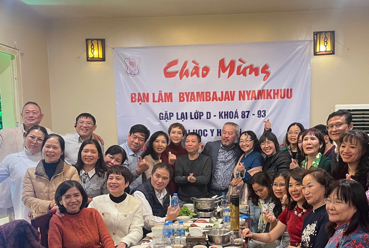 Người Mông Cổ qua Báo Điện tử VOV tìm được bạn cũ sau 35 năm